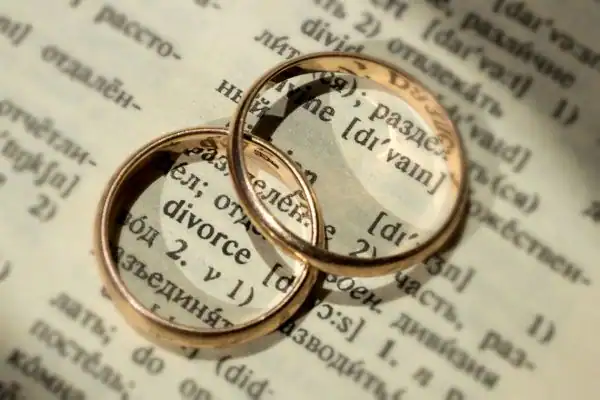 Image of rings removed before divorce mediation Clitheroe